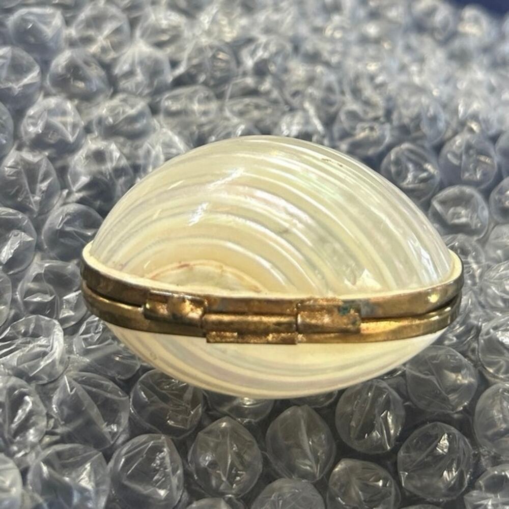 Mother of Pearl Shell Trinket, Pill or Ring Box Vintage 19th Century French